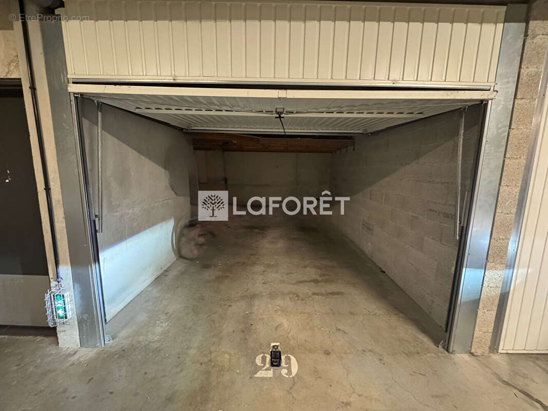 Parking à CASTELNAU-LE-LEZ