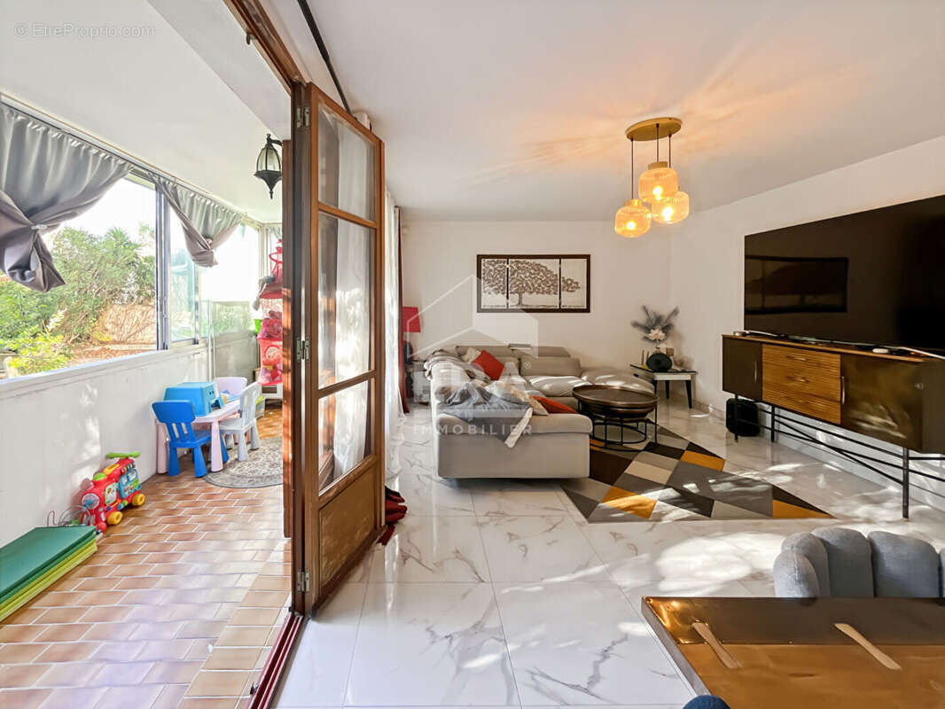 Appartement à MARSEILLE-4E