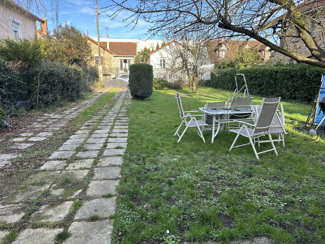 Maison à BROU-SUR-CHANTEREINE