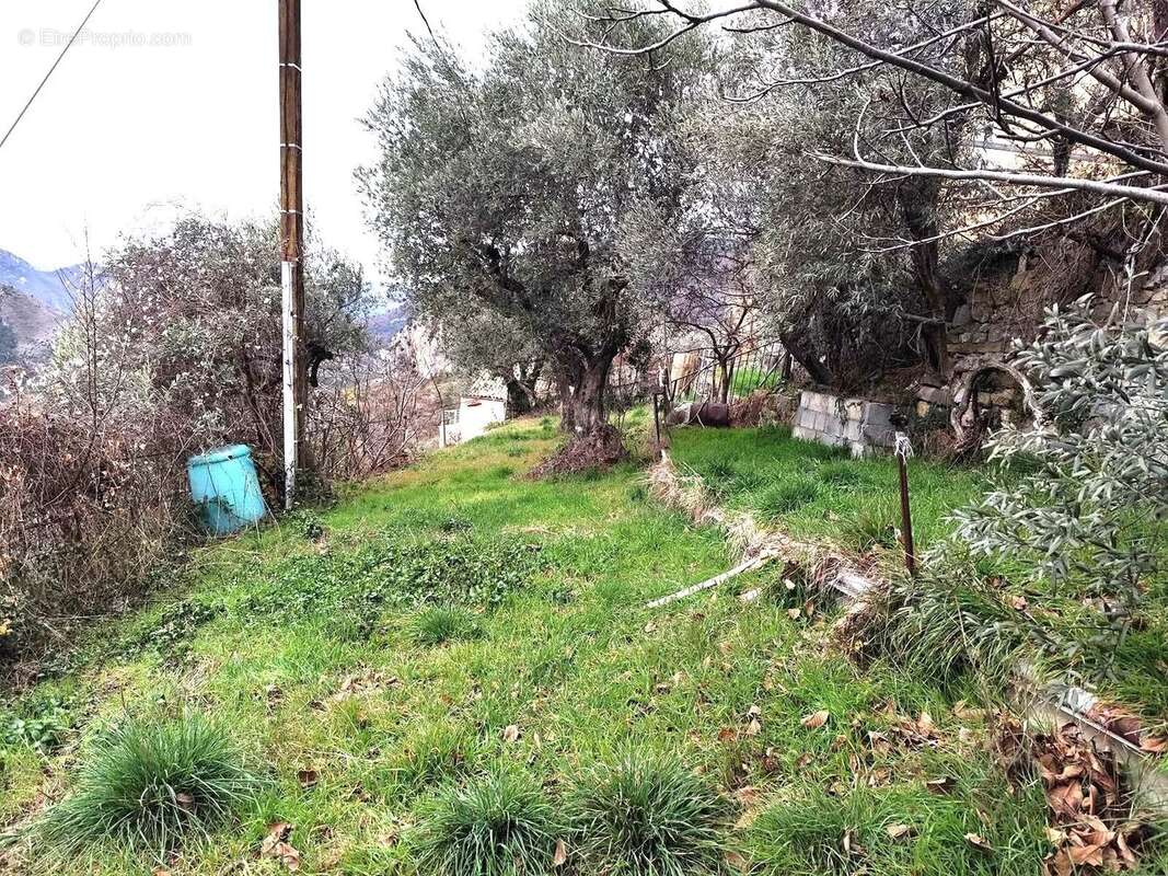 Appartement à CASTELLET-LES-SAUSSES