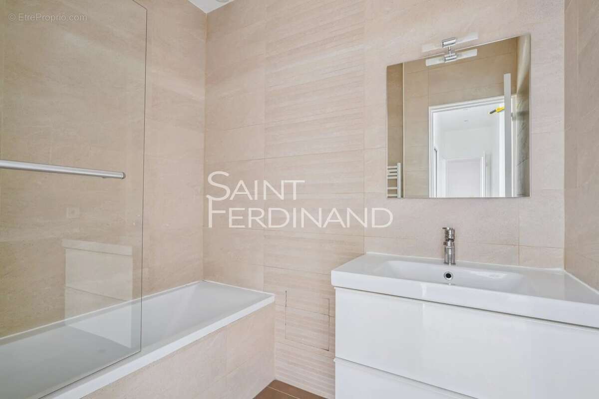 Appartement à NEUILLY-SUR-SEINE