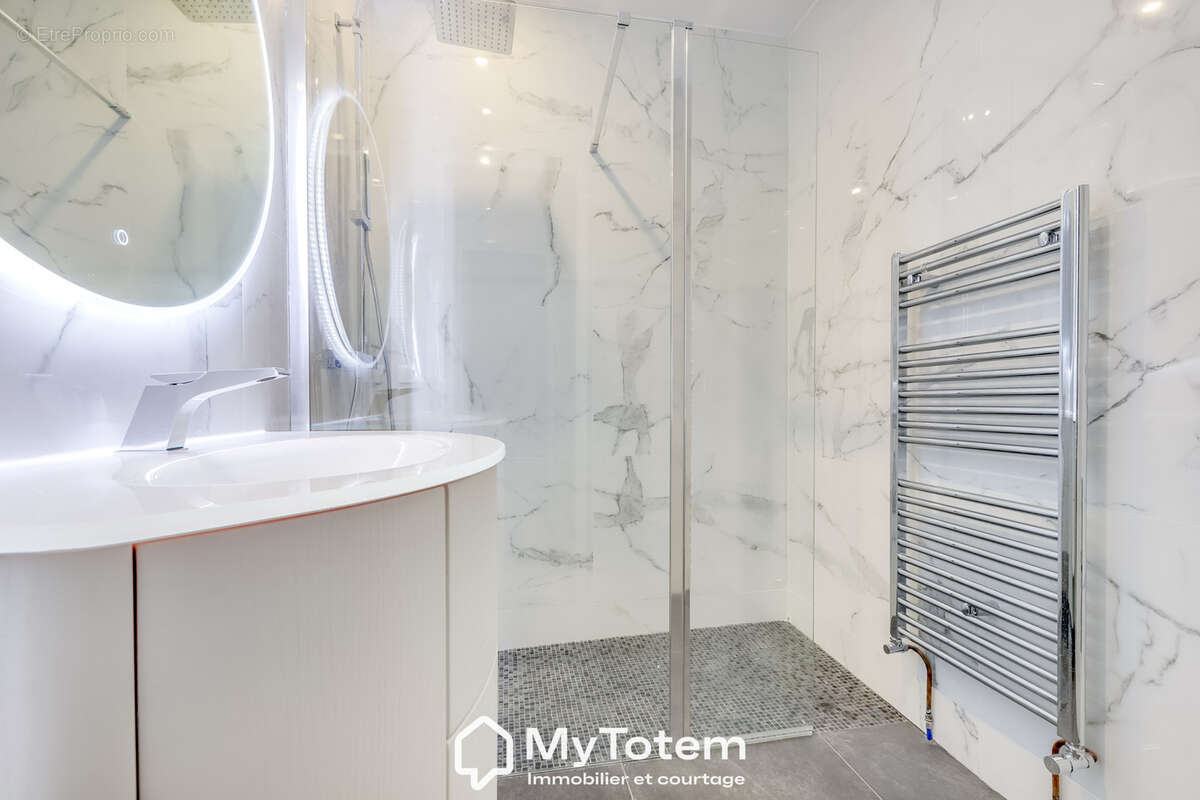 Appartement à PARIS-14E