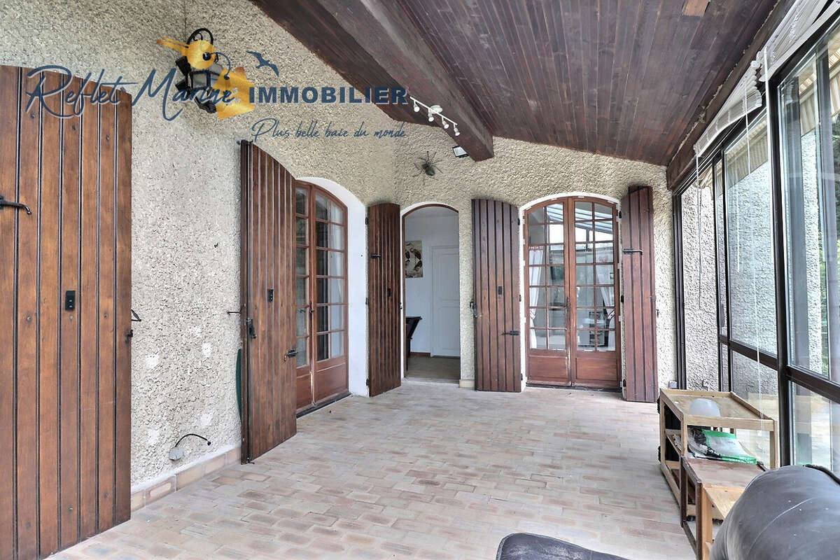 Maison à CEYRESTE