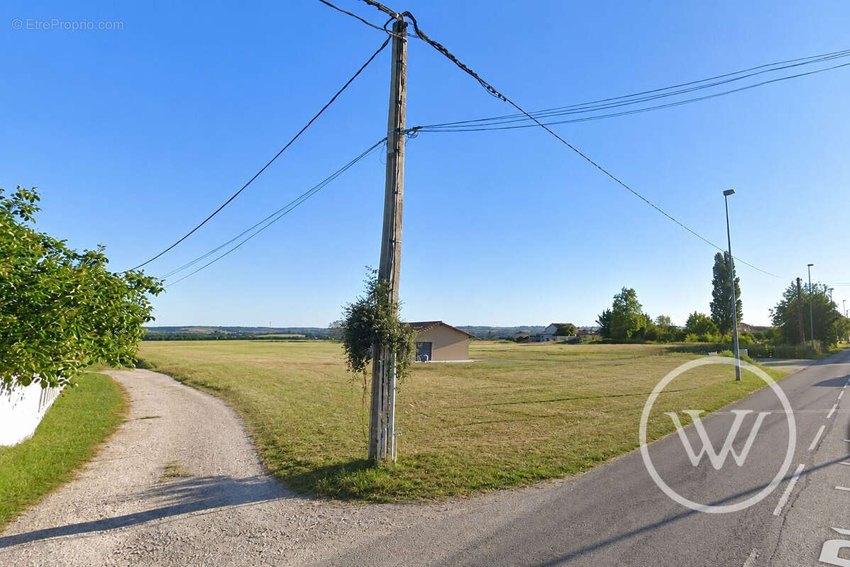 Terrain 1079 m² à Beaurepaire  - photo 2