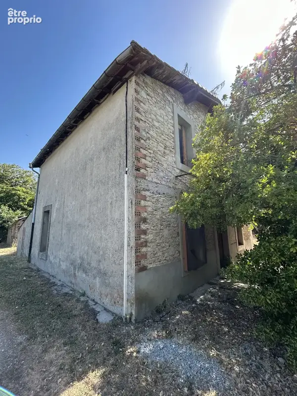 À Bram (11), maison en pierres apparentes à aménager sur un beau terrain de 3300 m2 constructible. - photo 2