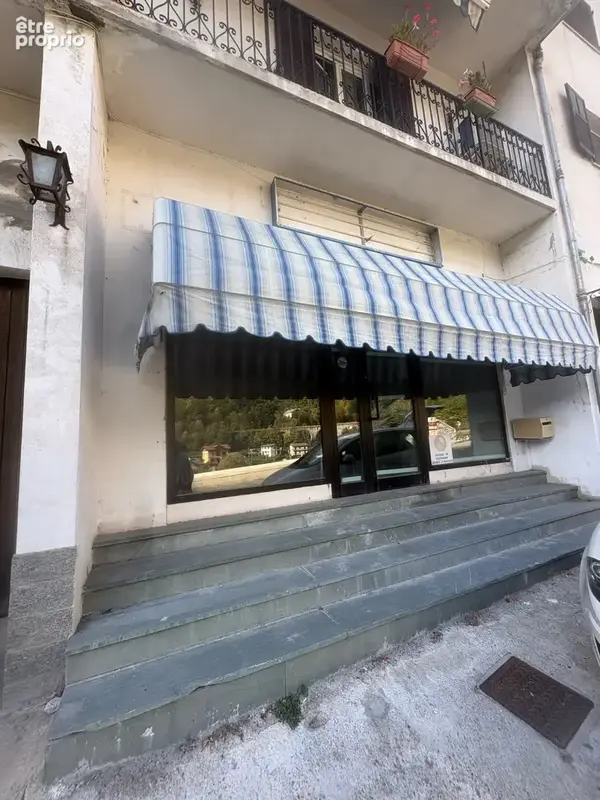 Local + Appartement 82 m2 Emplacement idéal - photo 2