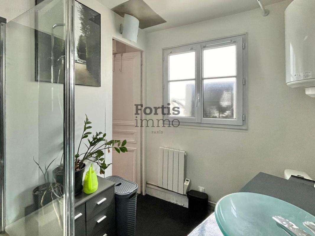 Appartement à PARIS-3E