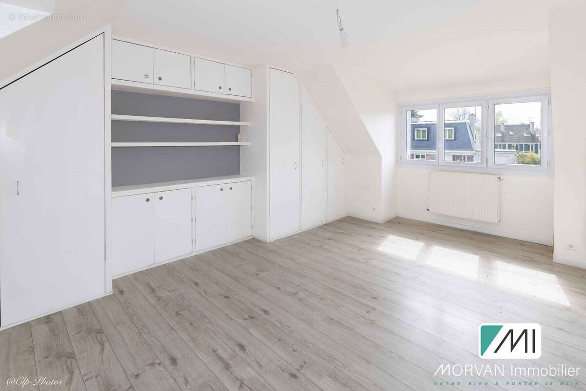 Maison 132 m² à Le Mesnil-Saint-Denis  - photo 7