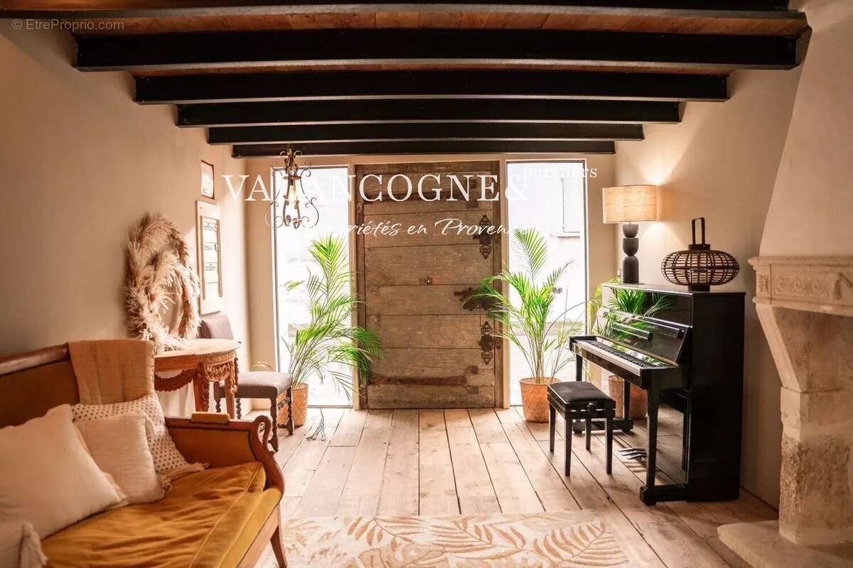 Mas au cœur du village de Mollégès - photo 6