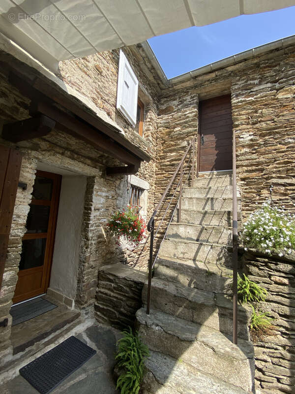 Maison à LE COLLET-DE-DEZE