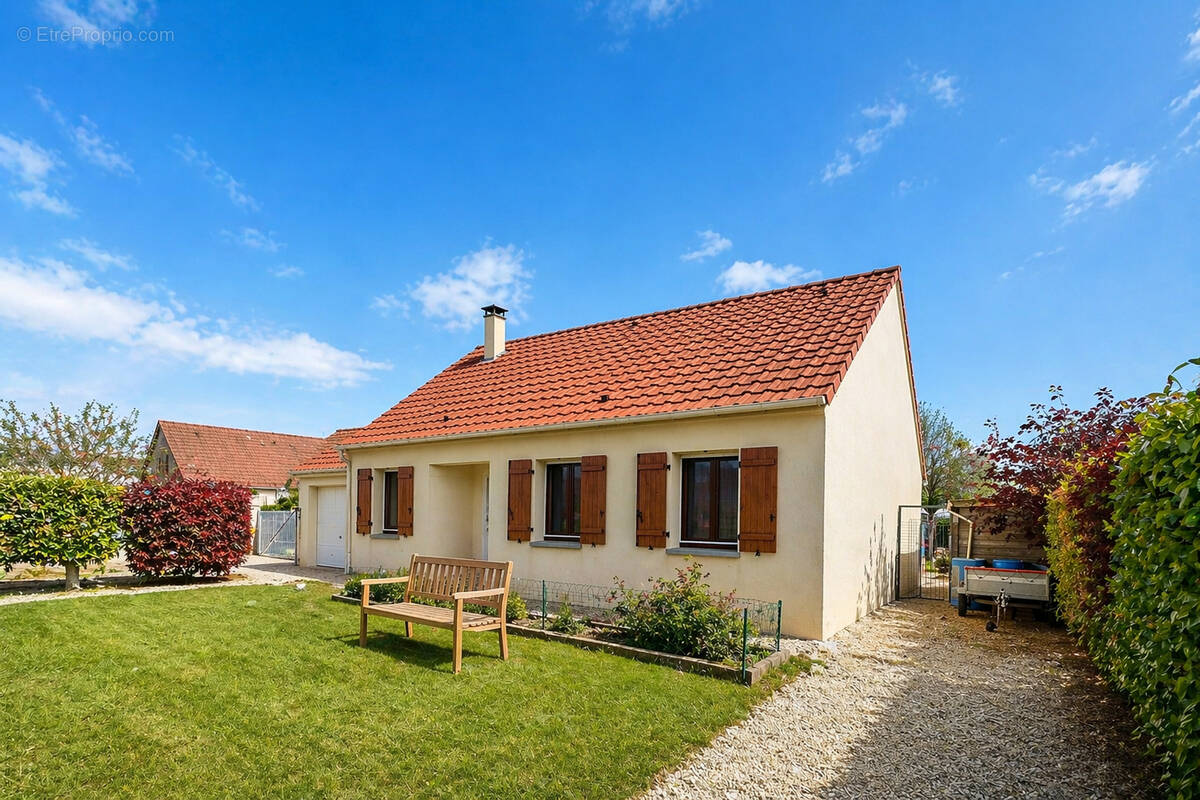 Maison à CHAMPROND-EN-GATINE