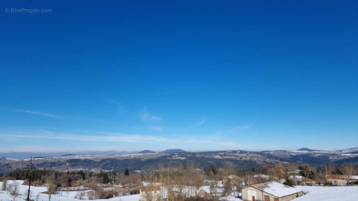 Maison à LE LAC-D&#039;ISSARLES