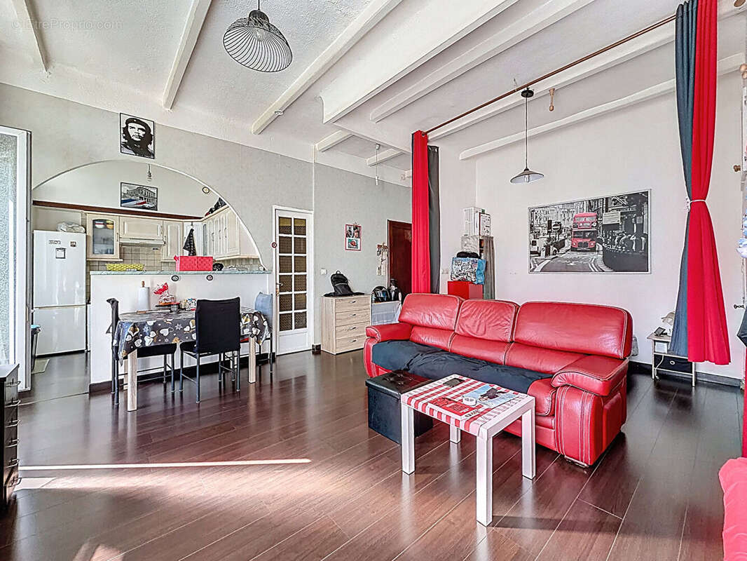 Appartement à MARSEILLE-4E