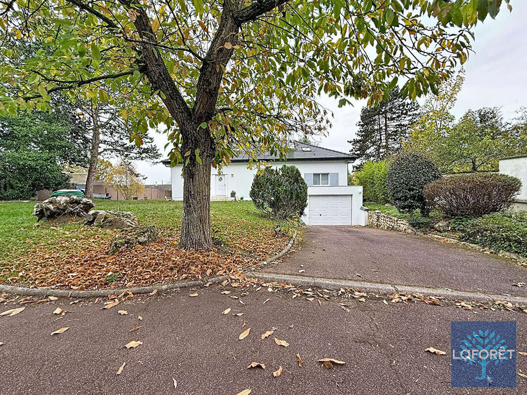 Maison à SOISY-SUR-SEINE