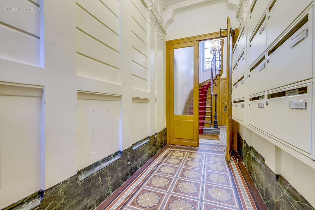 Appartement à PARIS-17E