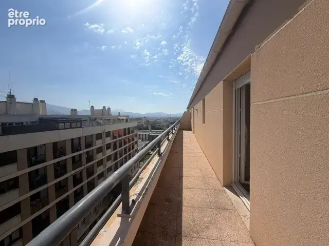 Un appartement qui coche toutes les cases  dernier étage, ascenseur, deux terrasses, vue dégagée et box fermé - photo 11