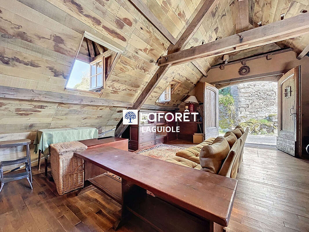 Maison à LACROIX-BARREZ