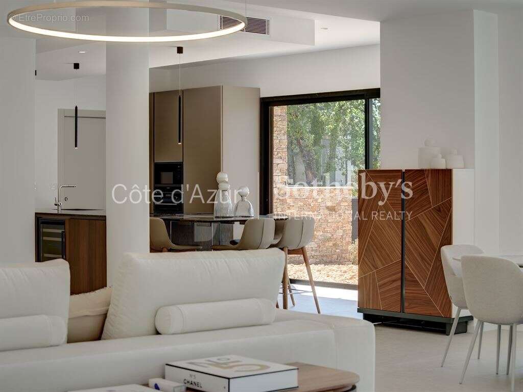 Maison à TOURRETTES