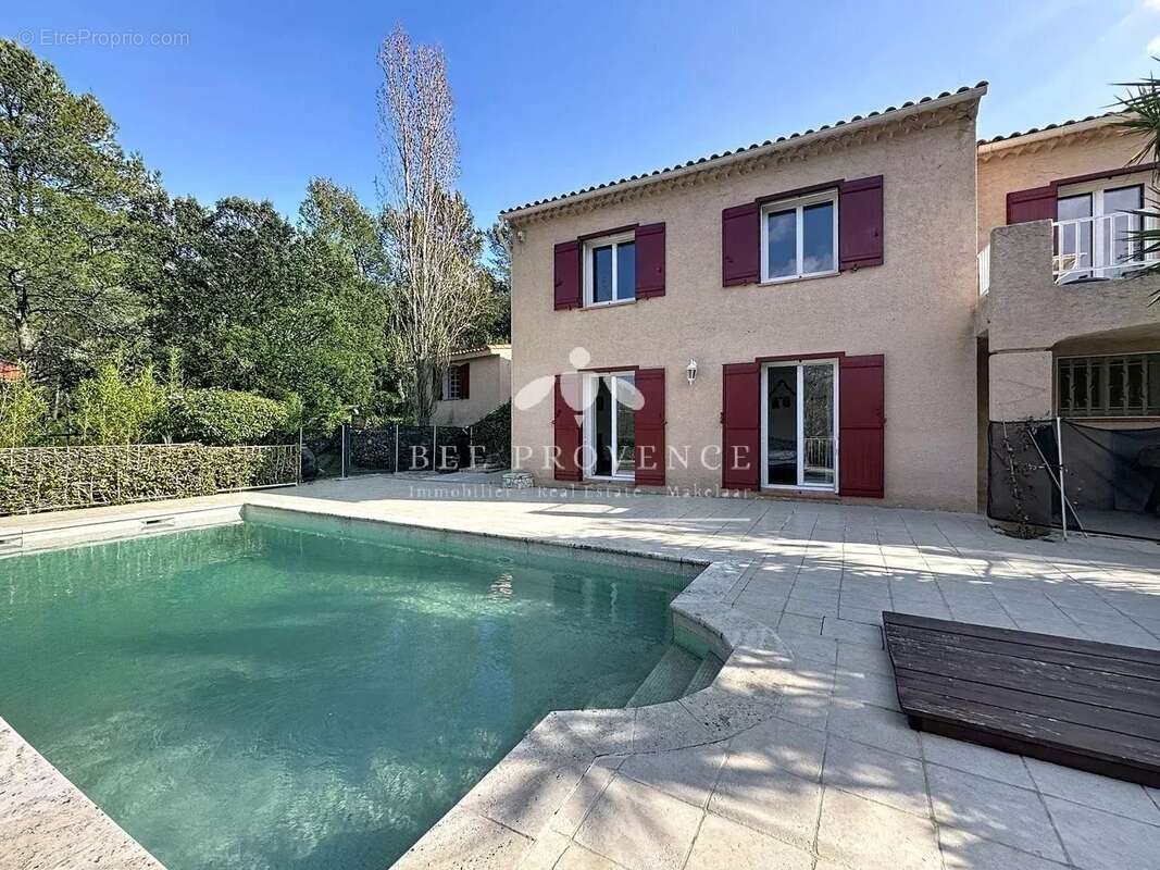 Maison à SOLLIES-TOUCAS