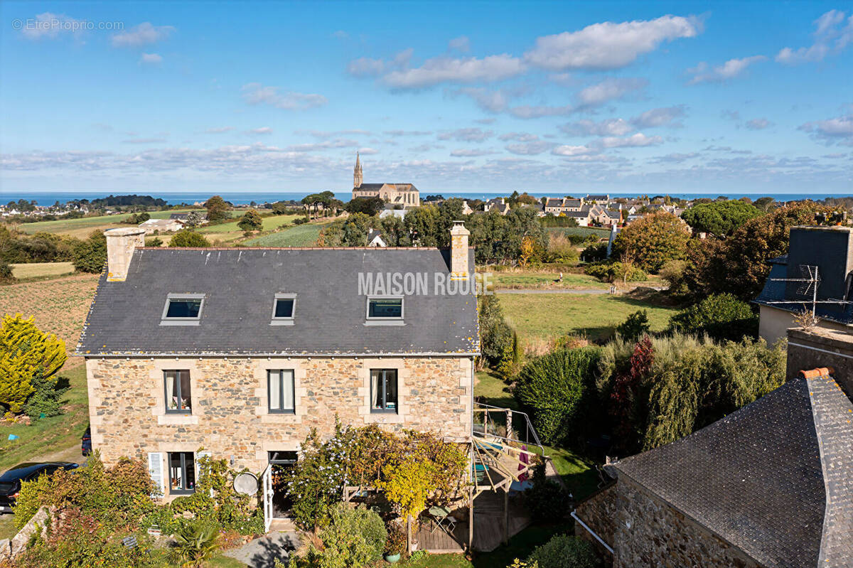 Maison à PLOUGRESCANT