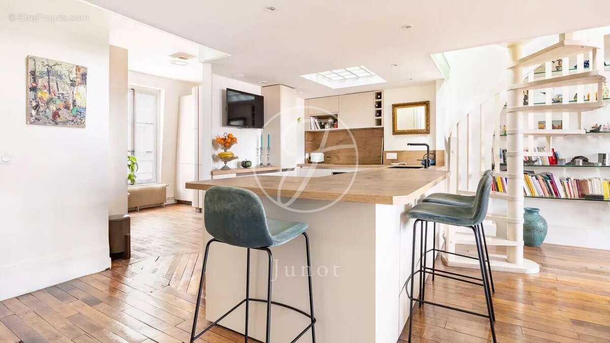 Appartement à PARIS-3E