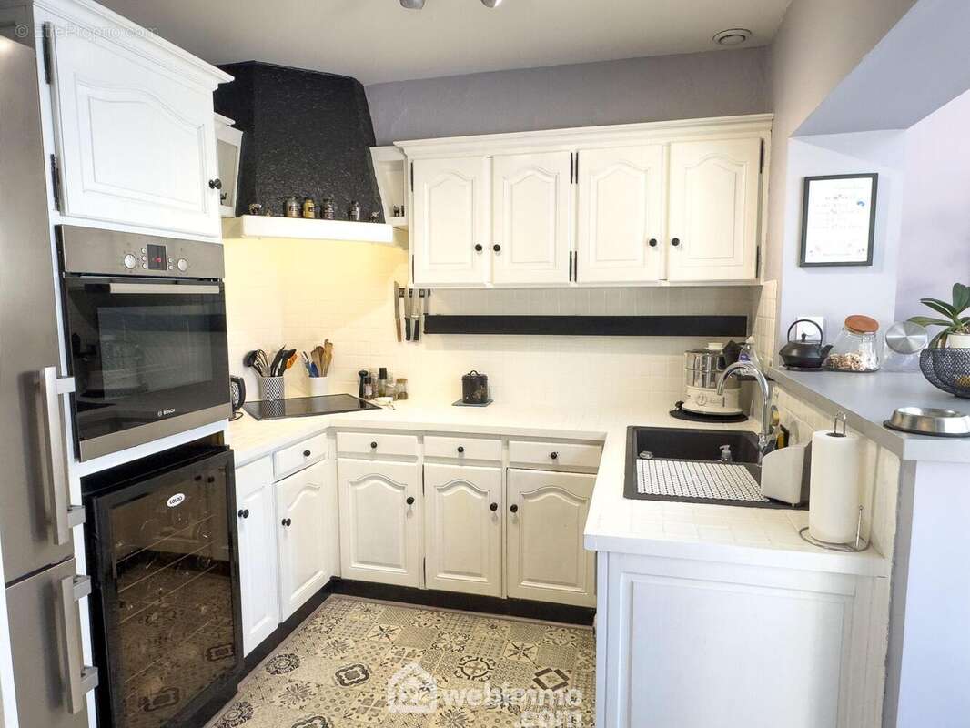 La cuisine ouverte sur le salon et sur... - Maison à JUIGNE-SUR-LOIRE