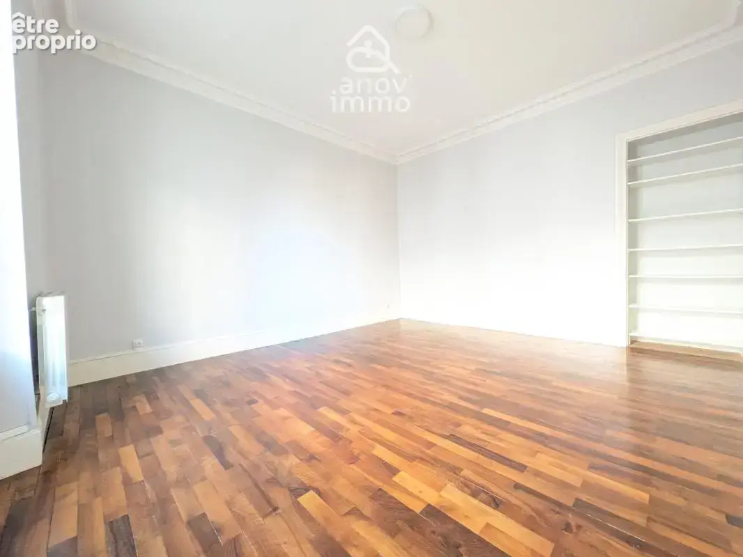Appartement rénové 70m2 traversant avec  balcon, situé Rue d - photo 2