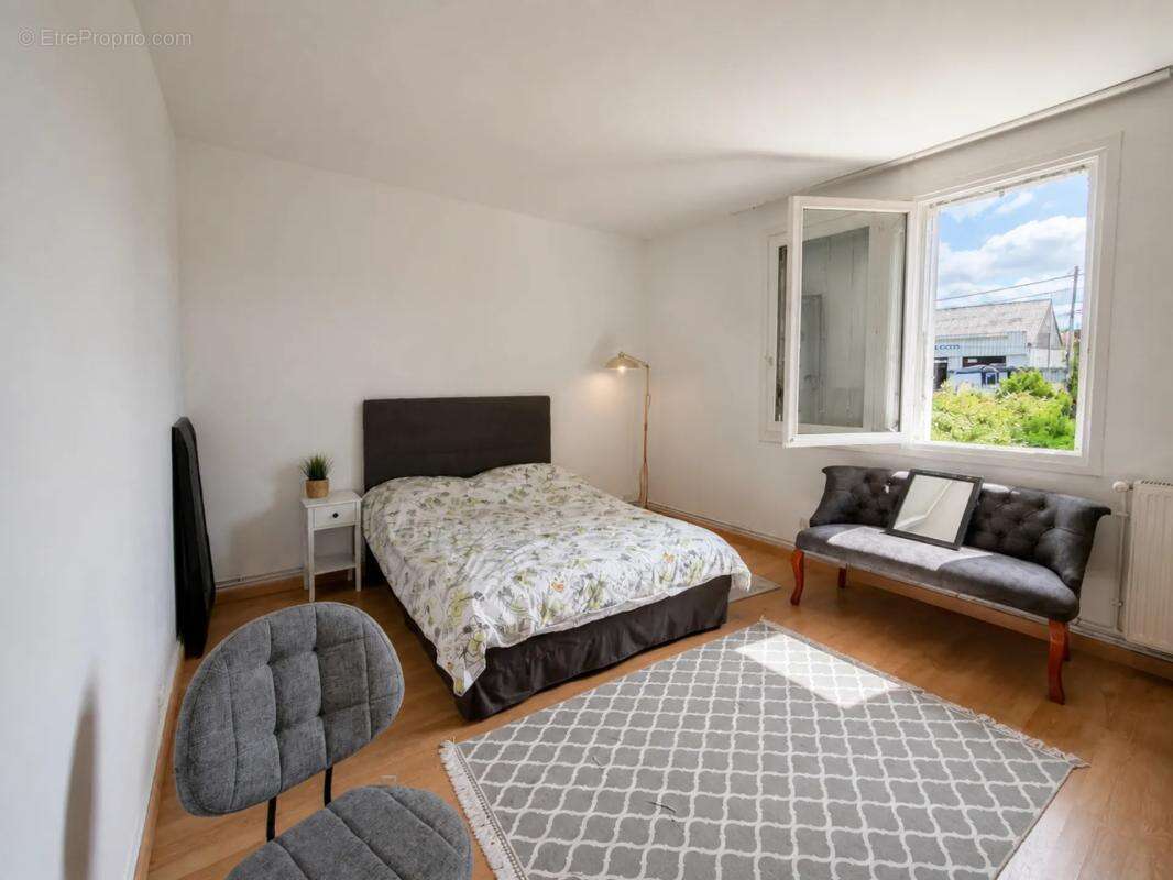 Maison de 4 pièces de 275 m² à Bourges - photo 7