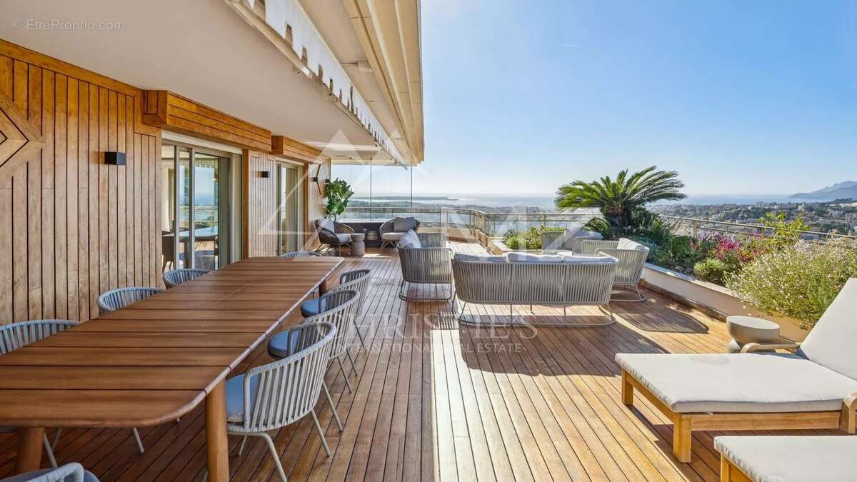 Appartement à LE CANNET