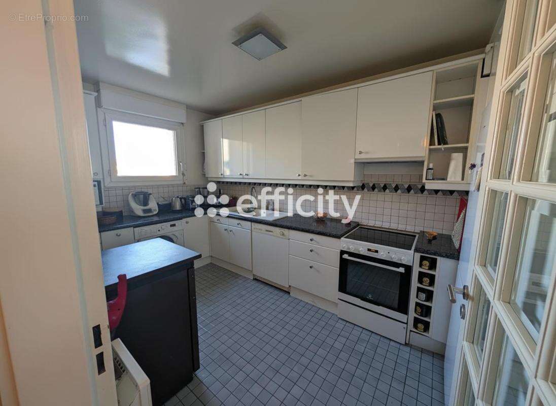 Appartement à PARIS-14E