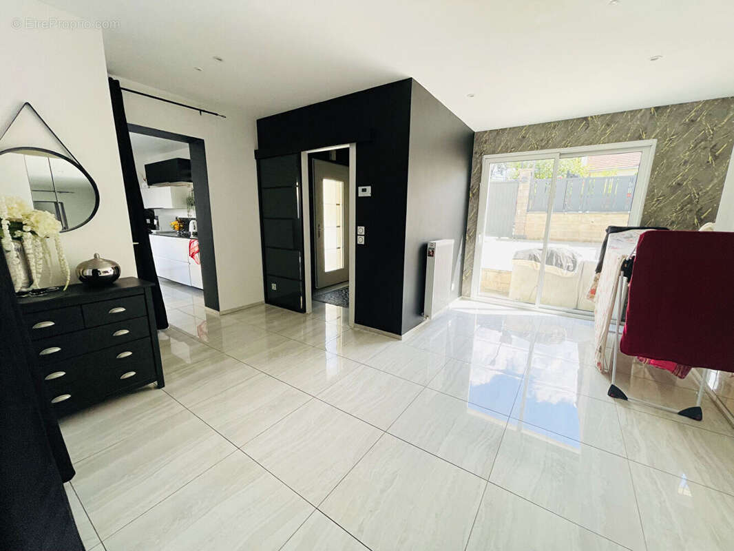 Maison à SARTROUVILLE