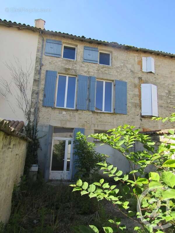 Maison à CHEF-BOUTONNE