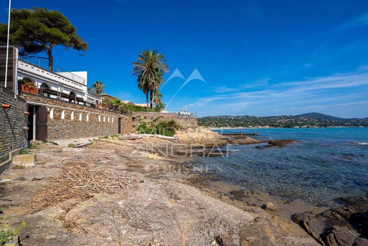 Villa pieds dans l'eau entre Cannes et Saint Tropez - EXCLUSIVITE - photo 4