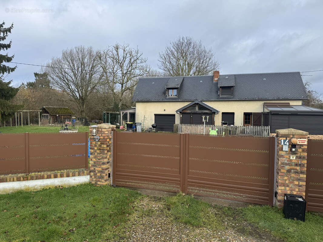 Maison à ILLEVILLE-SUR-MONTFORT