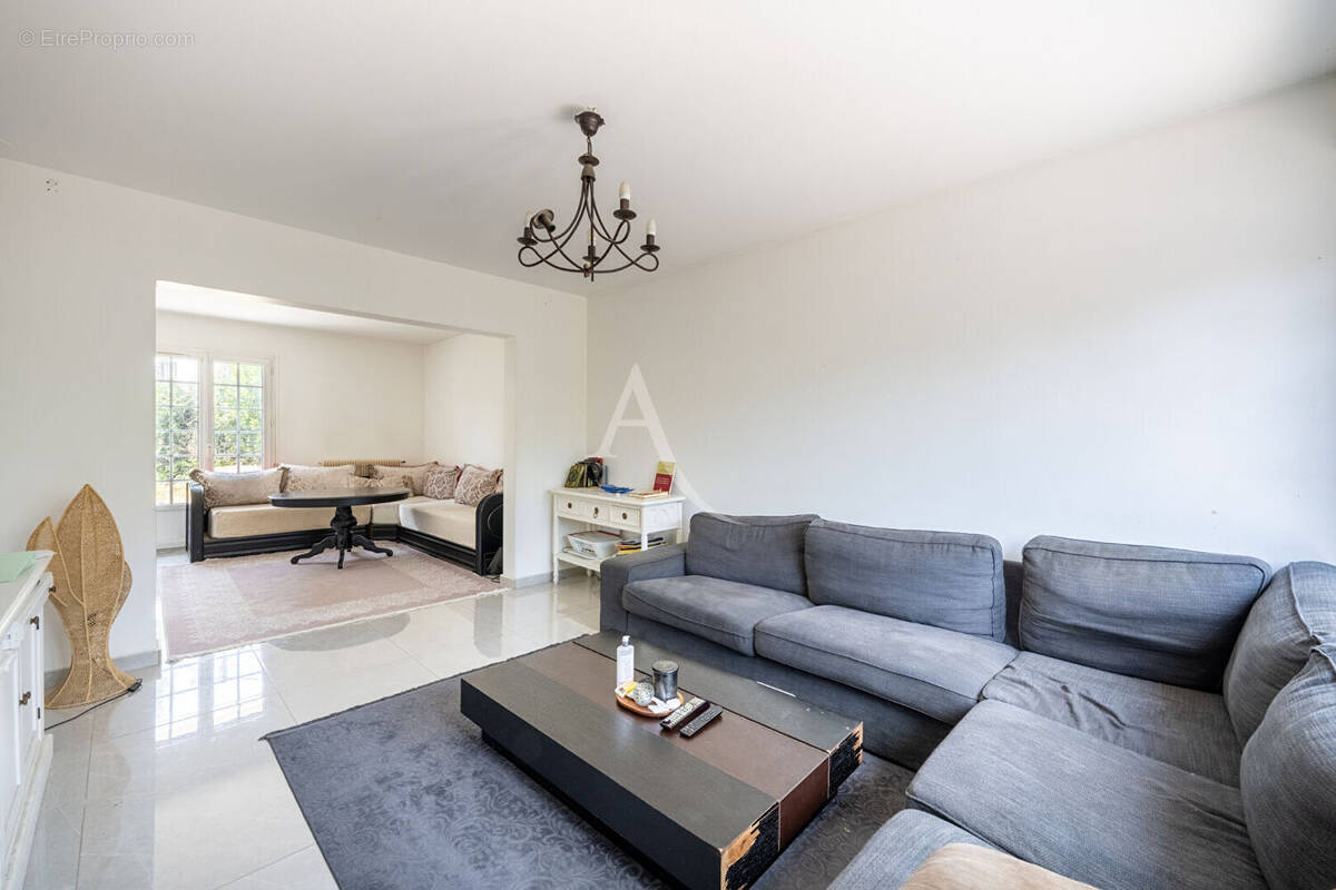 Maison à LES MUREAUX