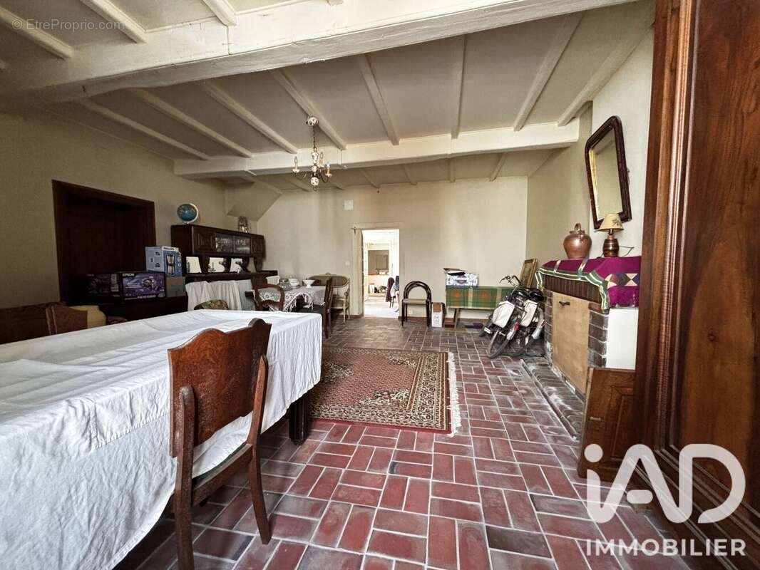 Maison 260 m² à L'eguille  - photo 8