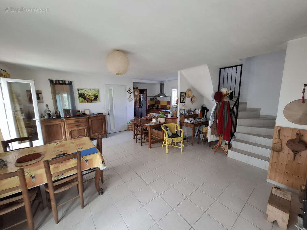 Maison à FONTVIEILLE