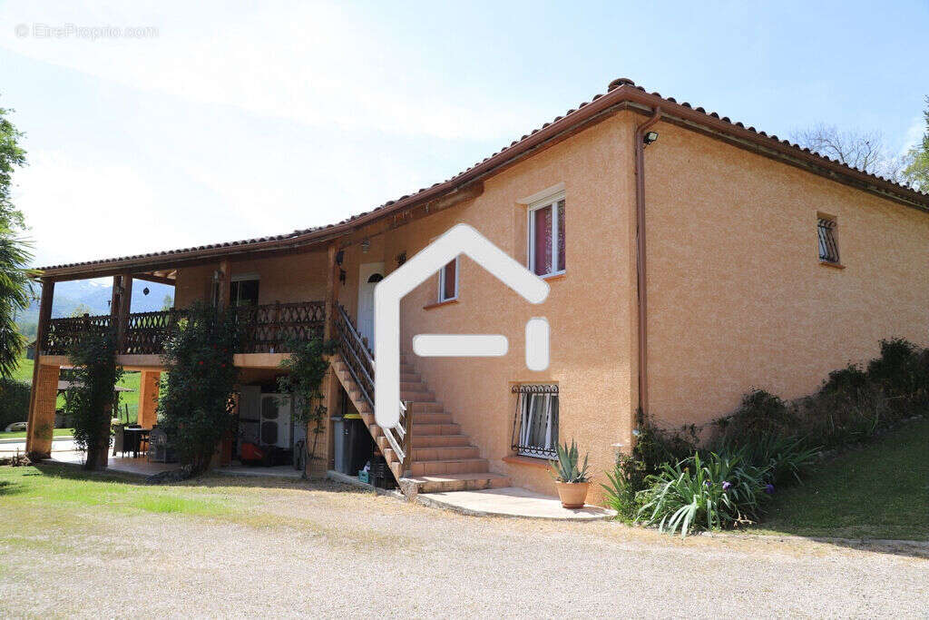 Maison 199 m² à Foix  - photo 5
