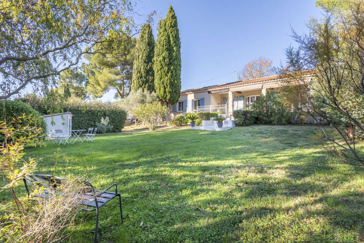 Maison à SIMIANE-COLLONGUE