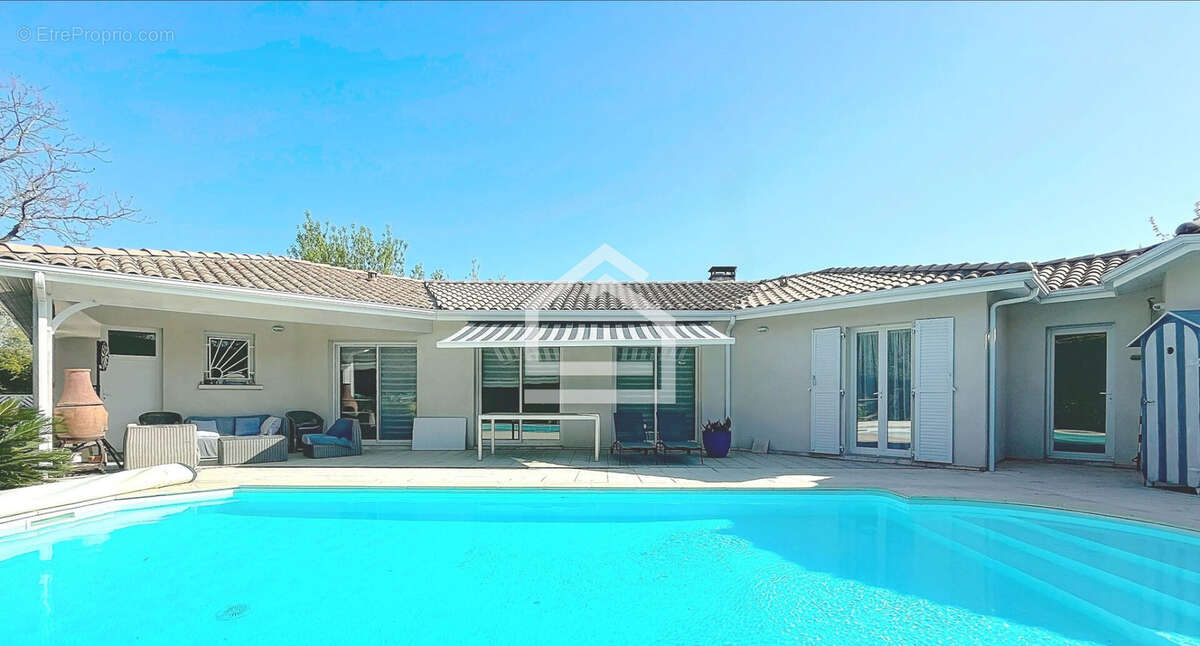 Maison à BLANQUEFORT