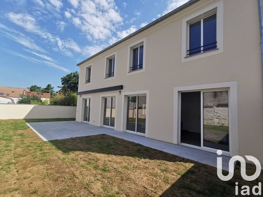 Photo 1 - Maison à BRIE-COMTE-ROBERT