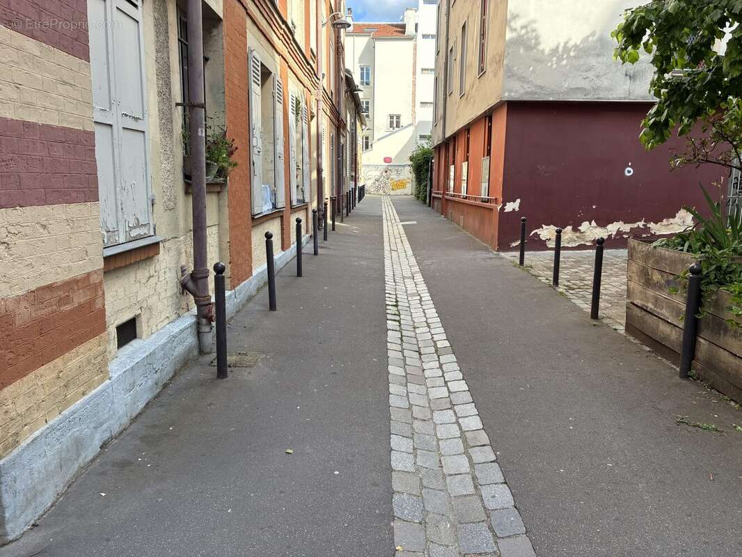 Parking à PARIS-18E