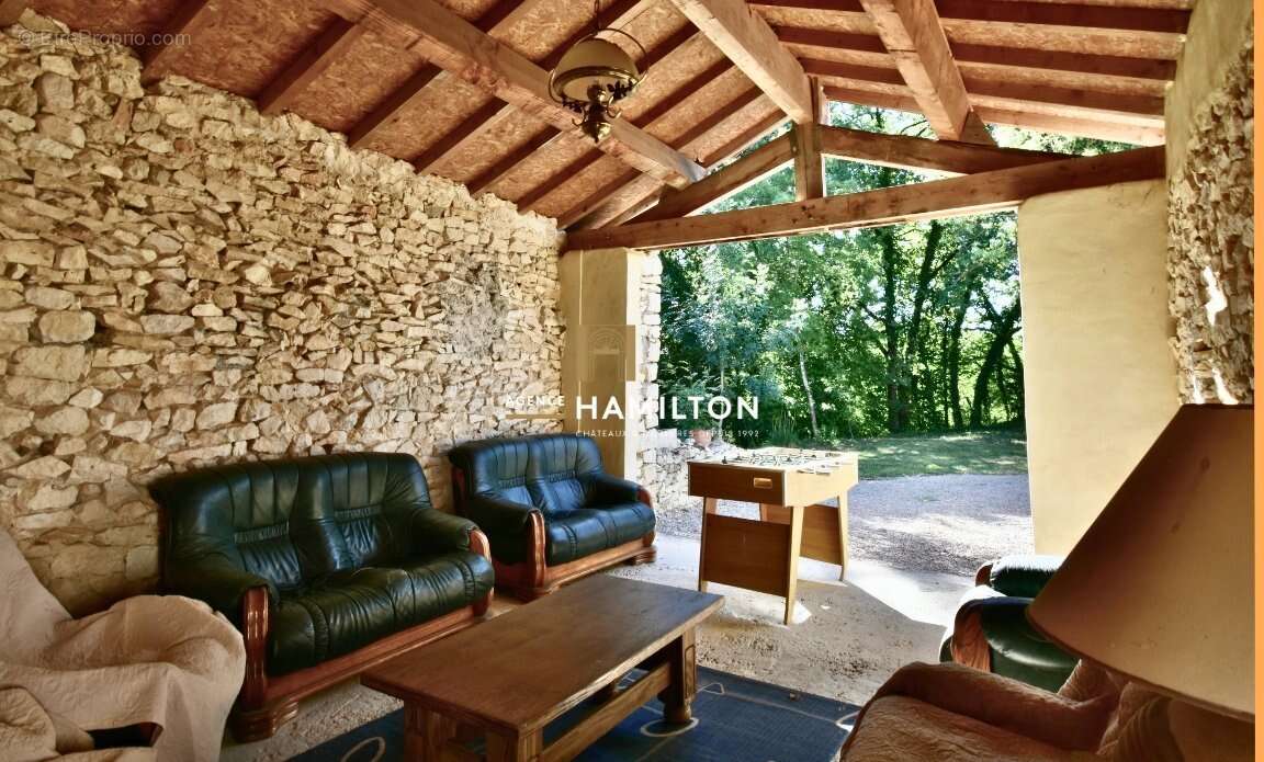 Superbe maison en pierre rénovée, avec bois et terrains attenants - photo 14