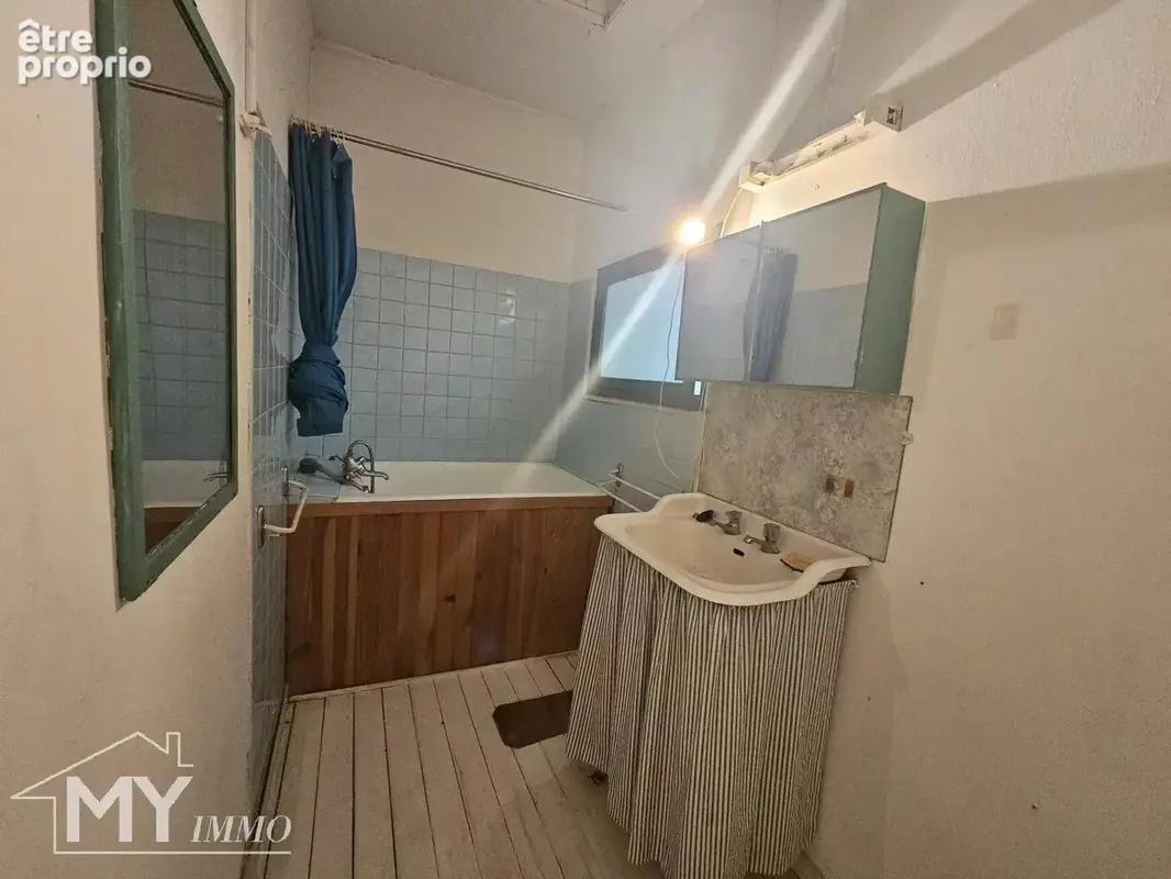 Immeuble de 164 m² habitable avec local commercial, patio et garage - photo 11
