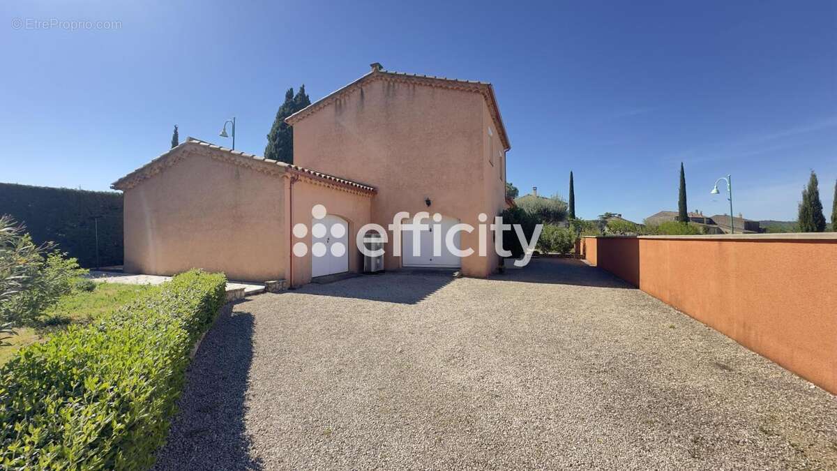 Maison à SAINT-LAURENT-DE-CARNOLS