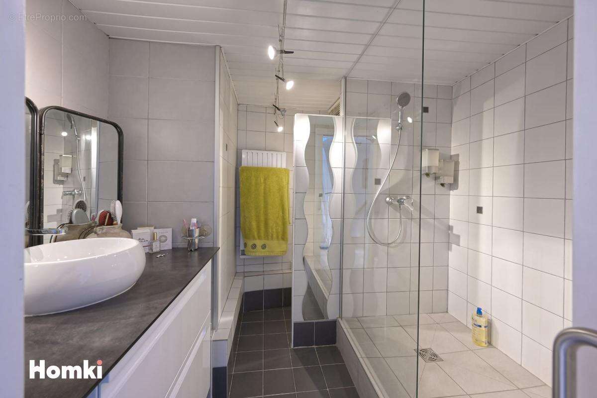 Appartement à POISAT