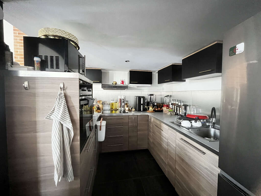 HIDRI IMMO PLUS vous propose un loft d'architecte 4 pièces avec clim réversible et parking loué à La Tronche - photo 3