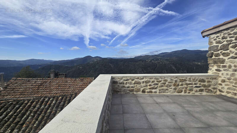 Maison à SAINT-MAURICE-EN-CHALENCON