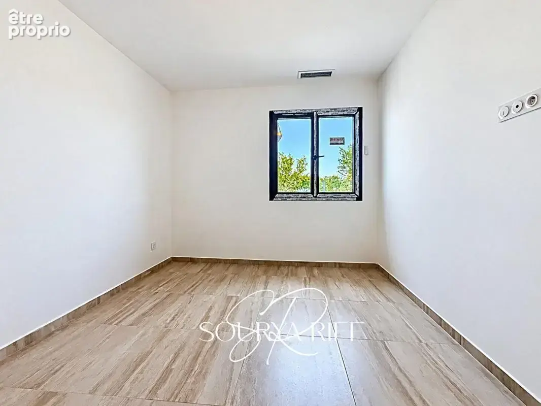 Maison de plain-pied avec climatisation, piscine et garage - photo 15