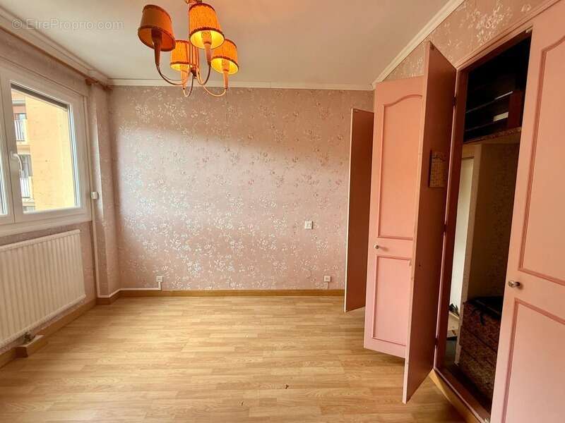 Rare à la vente : Appartement à vendre 4 pièces avec vue d'exception sur la cité de Carcassonne. Prix de vente : 124200€ - photo 12